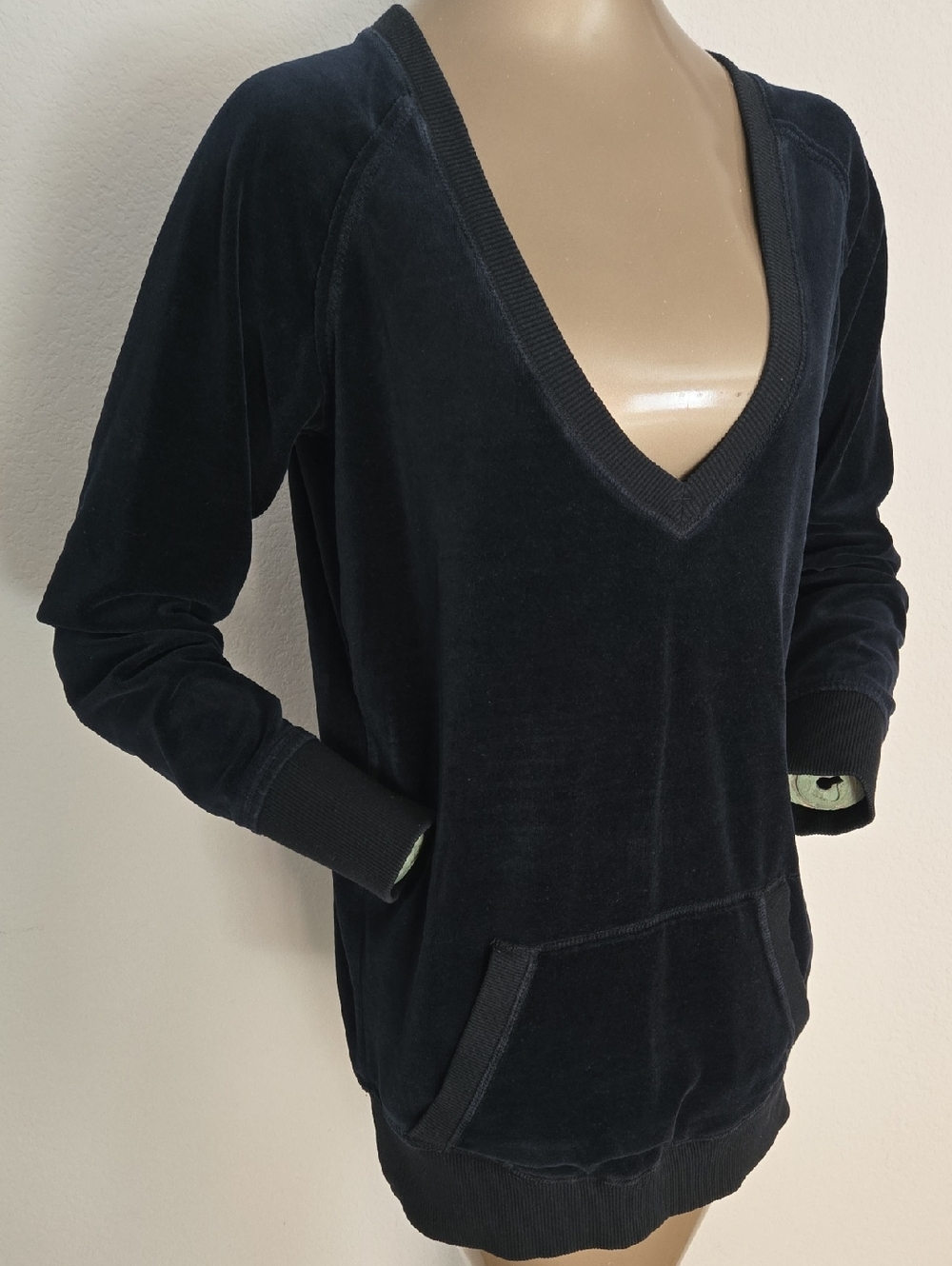 Central Park Deep V-Neck Velvet Pullover Hoodie - Black